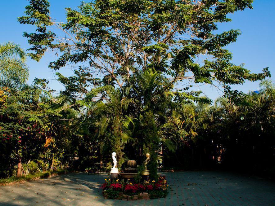 Baan Puang Petch Hotel Chiang Mai Exterior foto